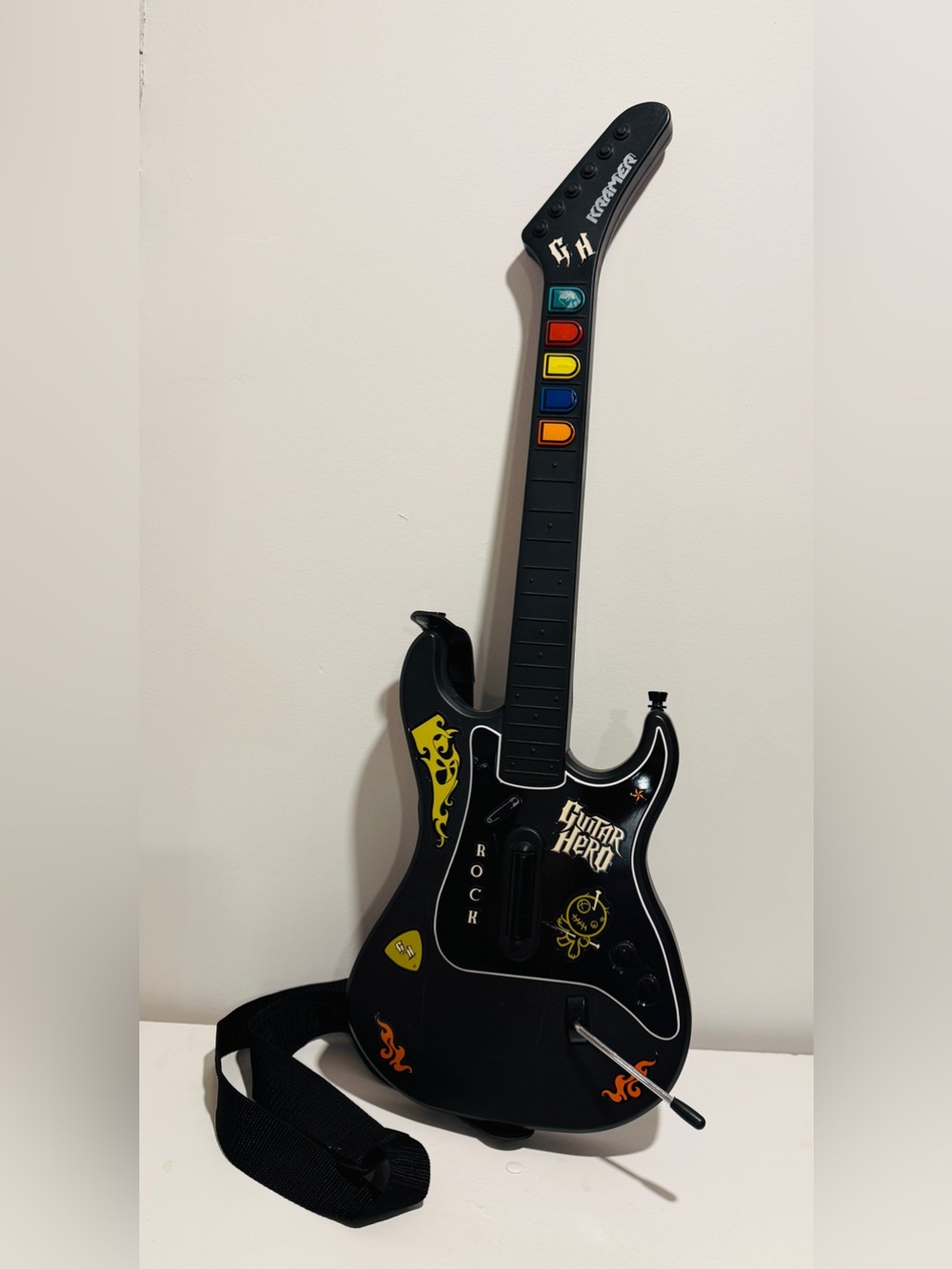 Guitar Hero PS2 Kramer Striker Wireless Controller Black RedOctane - Guitar Only